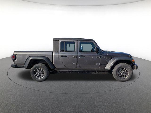new 2026 Jeep Gladiator car, priced at $38,449