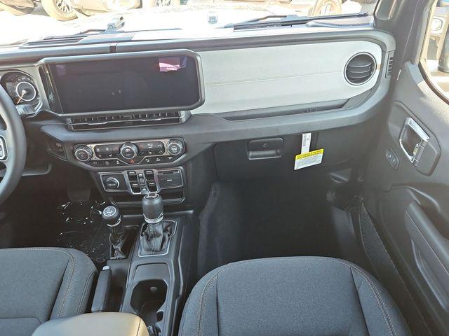 new 2025 Jeep Wrangler car, priced at $40,177