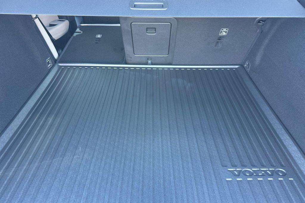 new 2026 Volvo XC60 car, priced at $58,015