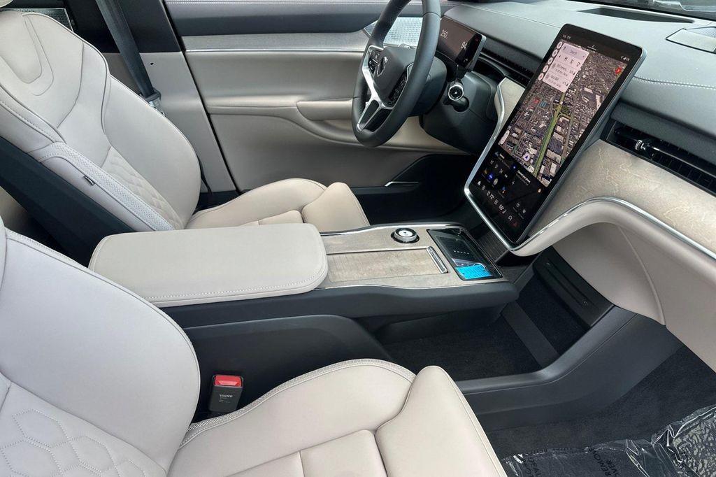 new 2025 Volvo EX90 car, priced at $95,140
