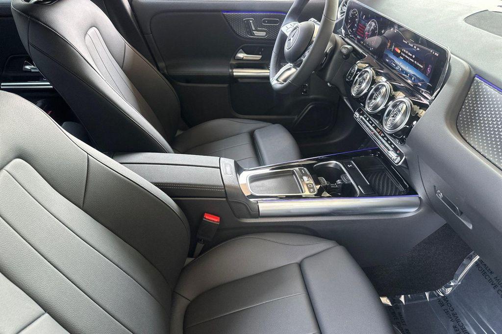 new 2025 Mercedes-Benz GLA 250 car, priced at $47,295