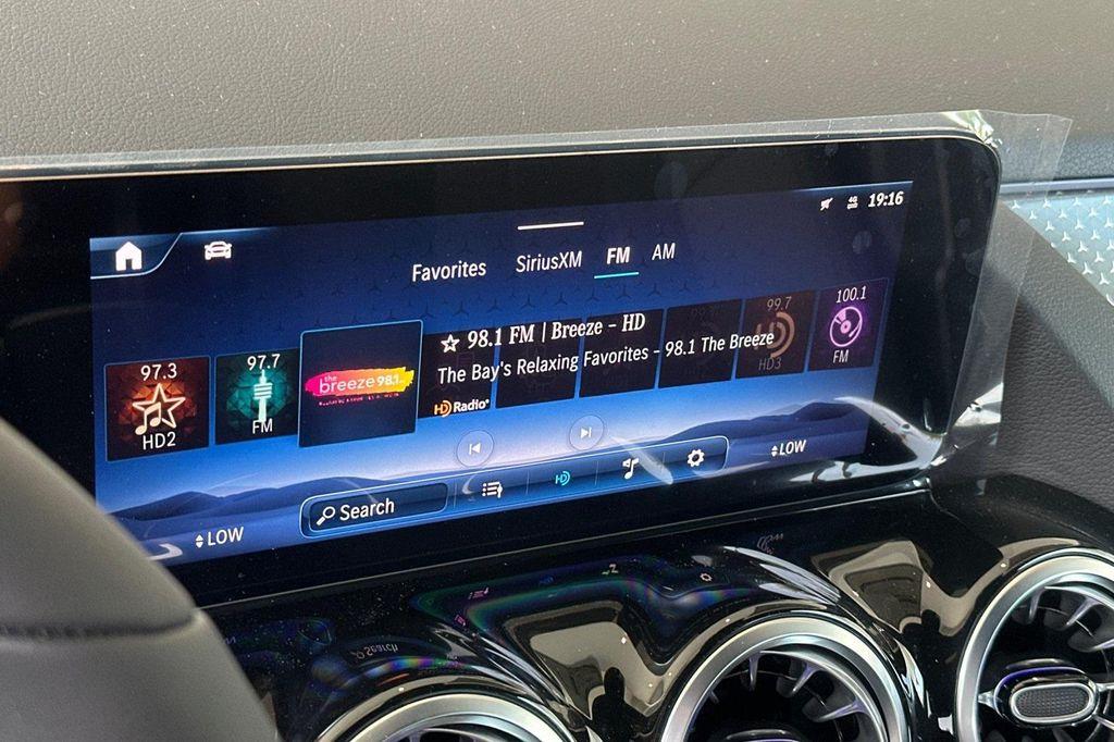 new 2025 Mercedes-Benz GLA 250 car, priced at $47,295