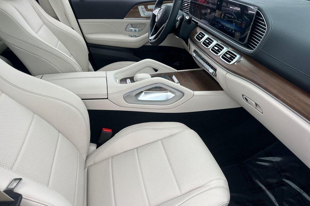 new 2026 Mercedes-Benz GLS 450 car