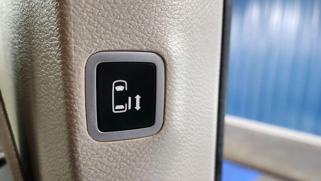 used 2018 Chrysler Pacifica car, priced at $9,391