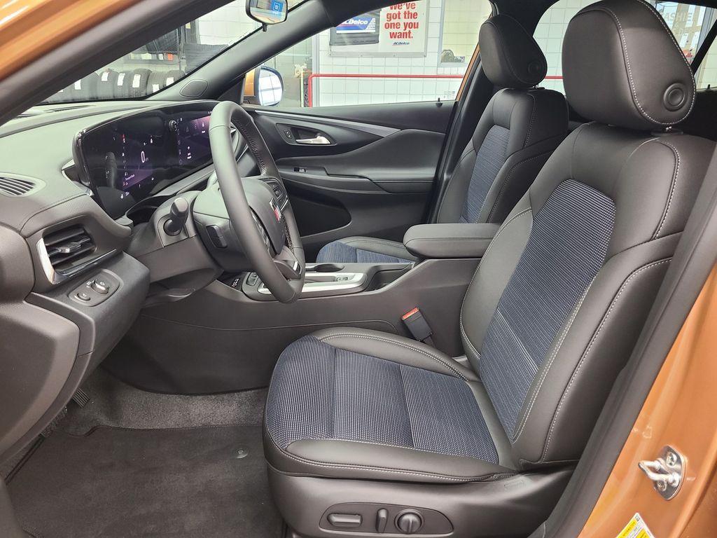 new 2025 Buick Envista car, priced at $25,280