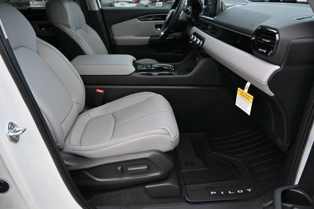 new 2025 Honda Pilot car, priced at $43,373