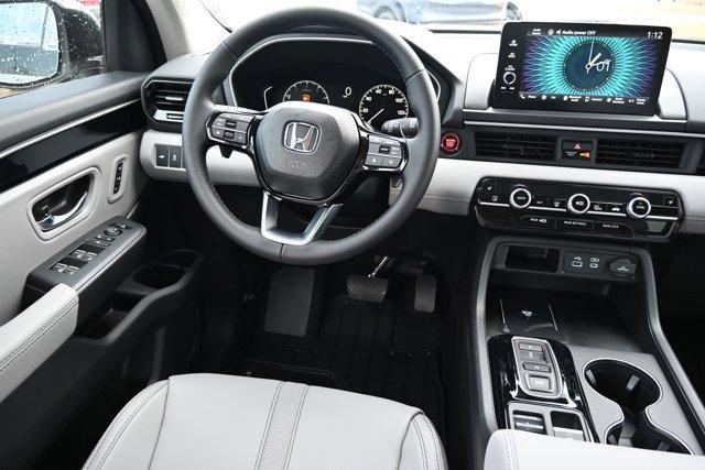new 2025 Honda Pilot car, priced at $43,373