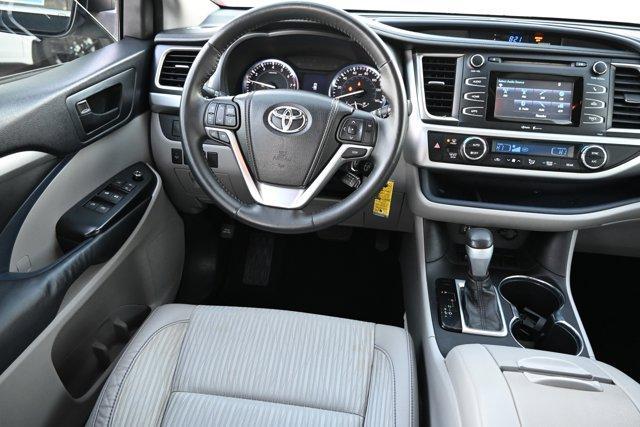 used 2014 Toyota Highlander car, priced at $13,595