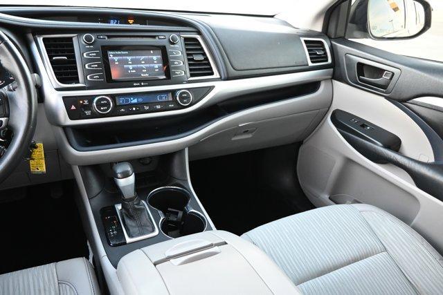used 2014 Toyota Highlander car, priced at $13,595