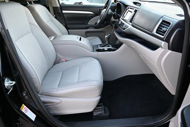 used 2014 Toyota Highlander car, priced at $13,595