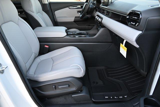 new 2025 Honda Pilot car, priced at $45,343