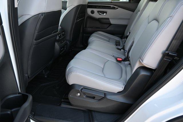 new 2025 Honda Pilot car, priced at $45,343