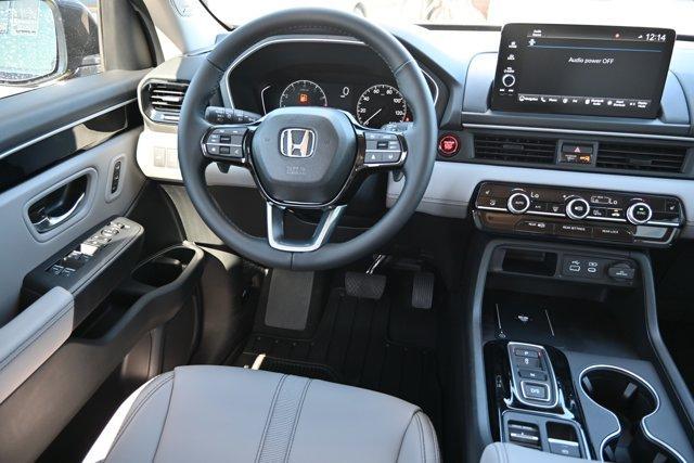 new 2025 Honda Pilot car, priced at $46,901