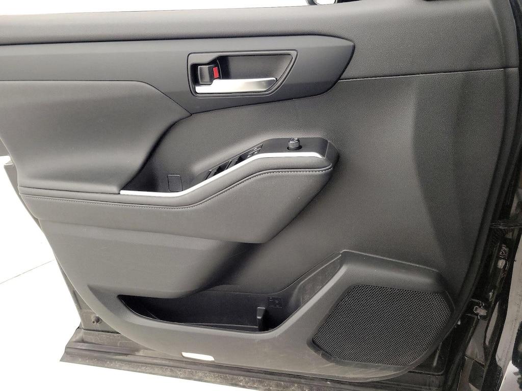 used 2023 Toyota Highlander car, priced at $36,998