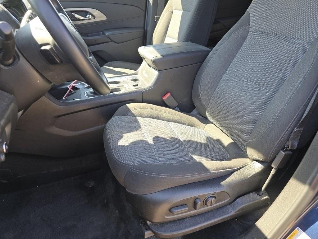 used 2023 Chevrolet Traverse car, priced at $27,980