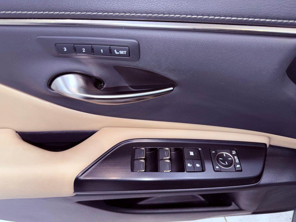 used 2021 Lexus ES 300h car, priced at $27,888