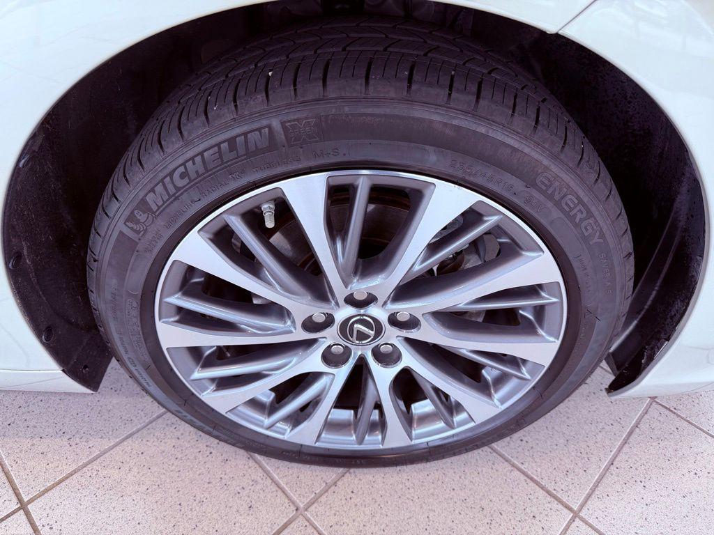 used 2020 Lexus ES 300h car, priced at $31,888