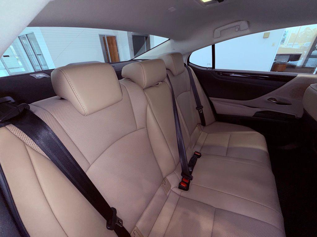 used 2020 Lexus ES 300h car, priced at $31,888