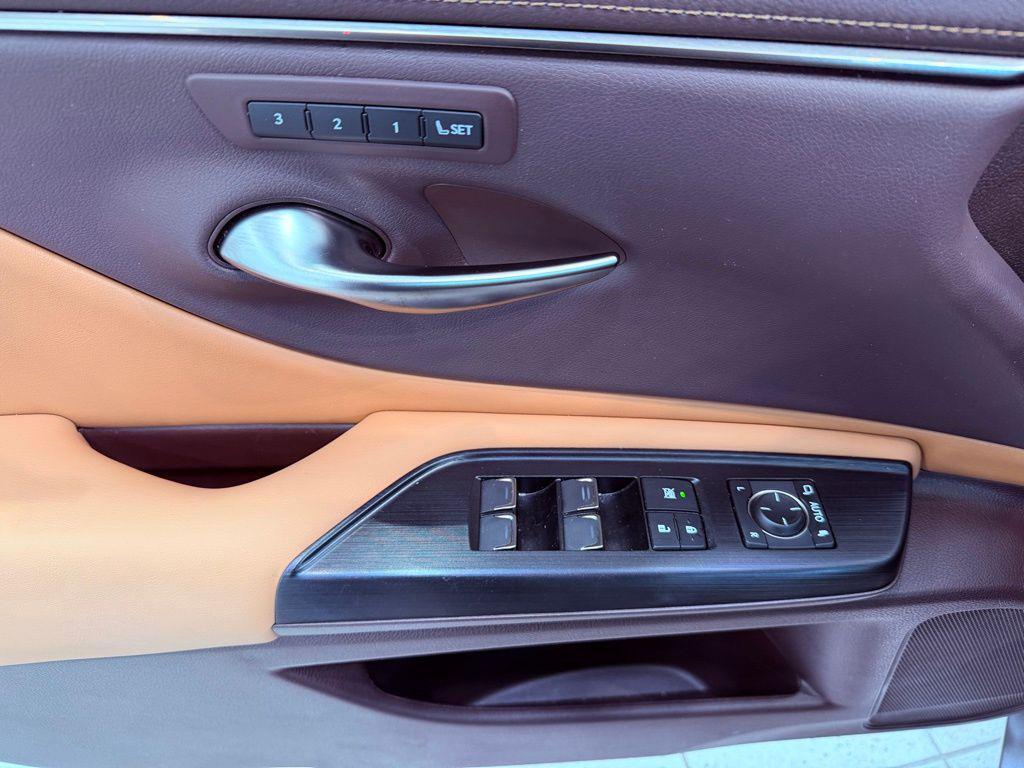 used 2021 Lexus ES 300h car, priced at $33,488