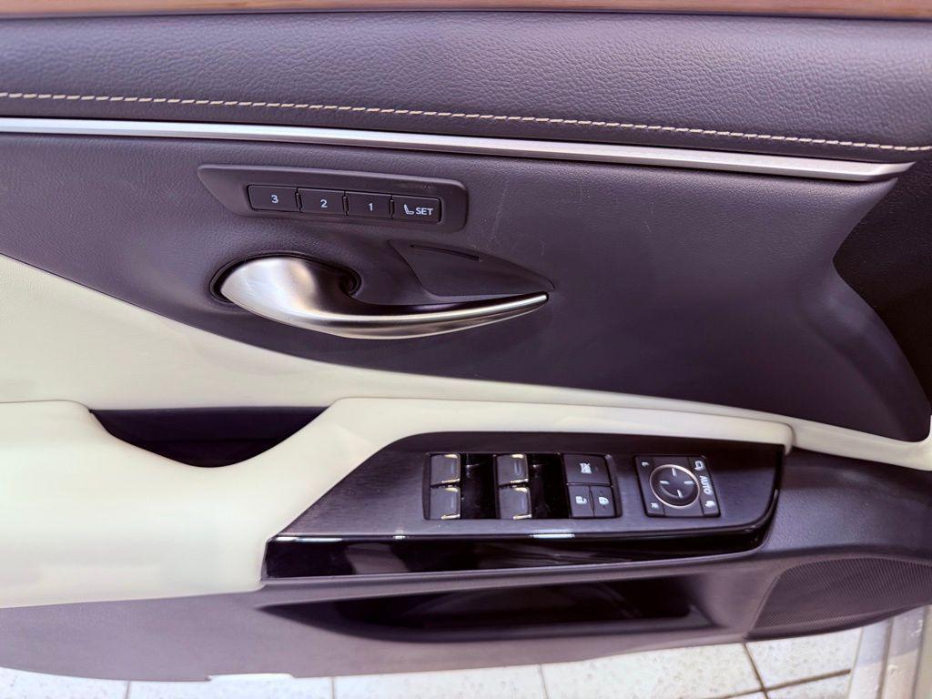 used 2025 Lexus ES 300h car, priced at $44,888