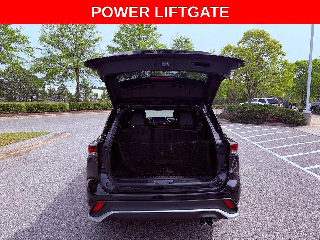 used 2024 Toyota Highlander car, priced at $38,888
