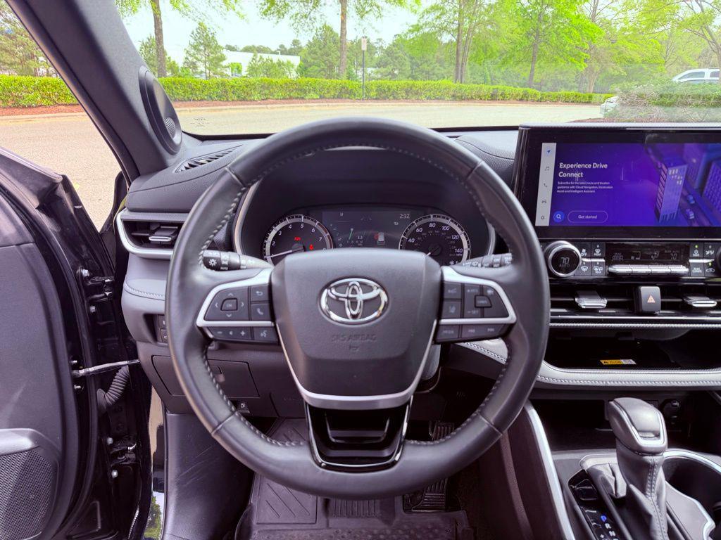 used 2024 Toyota Highlander car, priced at $38,888