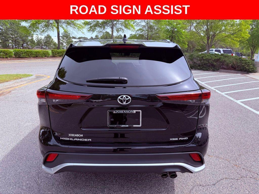 used 2024 Toyota Highlander car, priced at $38,888