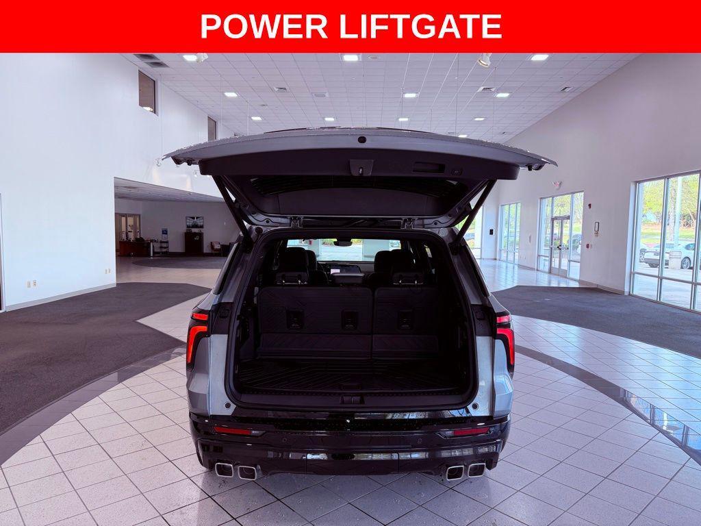 used 2025 Chevrolet Traverse car, priced at $48,888