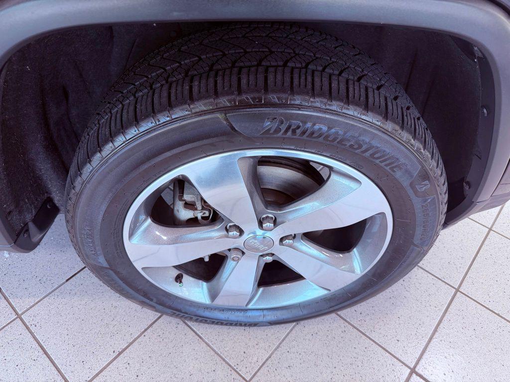 used 2015 Jeep Grand Cherokee car, priced at $12,888