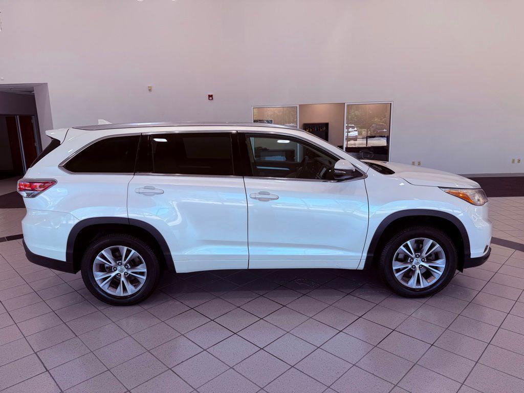 used 2015 Toyota Highlander car, priced at $17,988