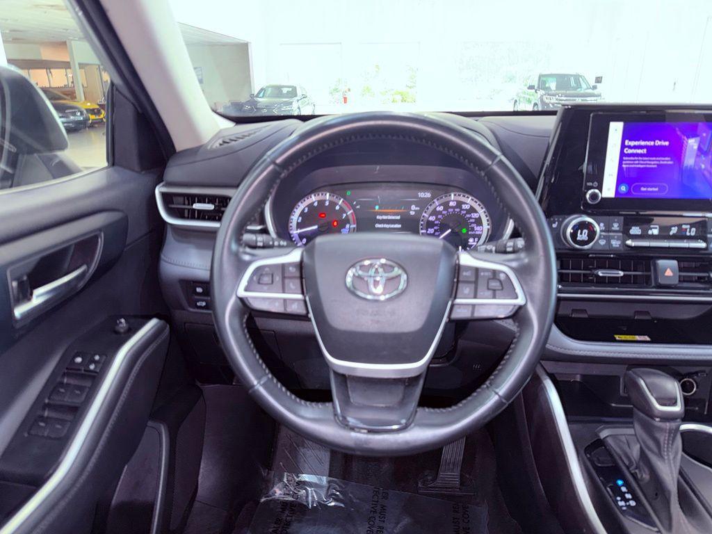 used 2023 Toyota Highlander car, priced at $35,887