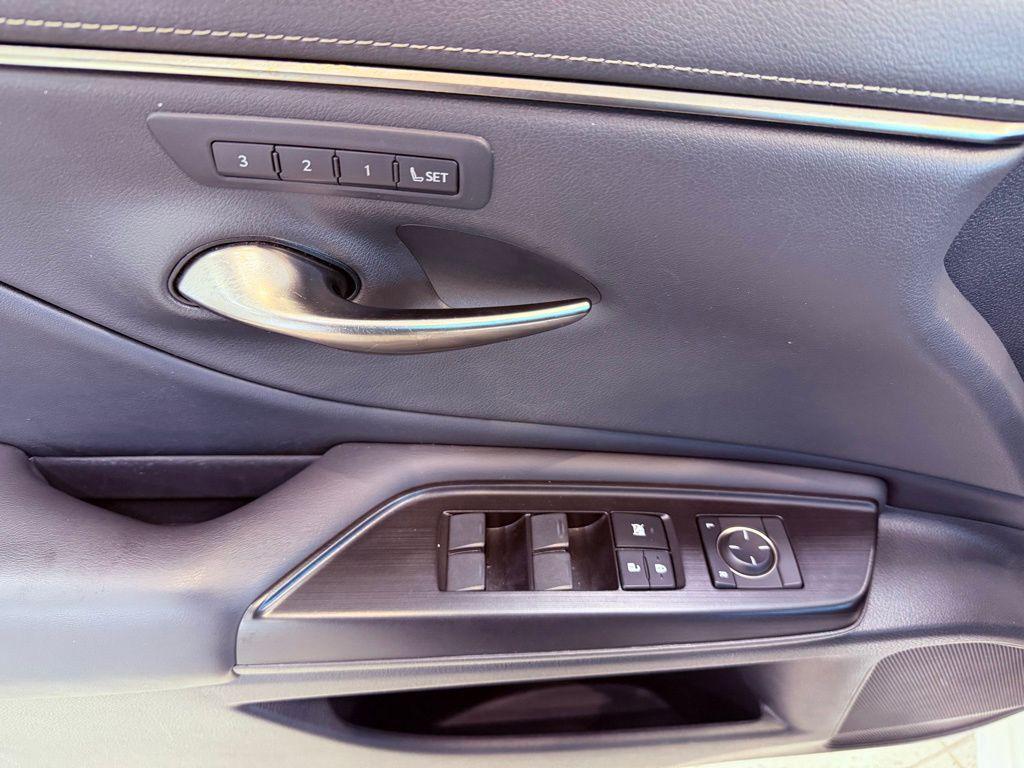 used 2019 Lexus ES 350 car, priced at $27,988