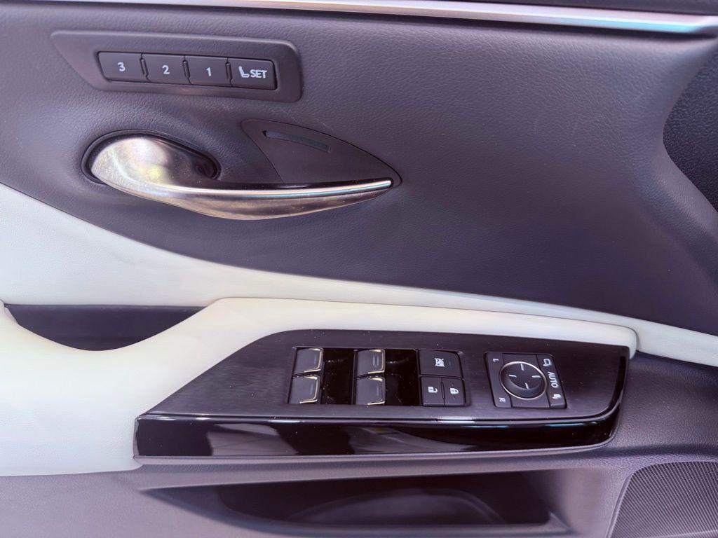 used 2024 Lexus ES 300h car, priced at $41,888