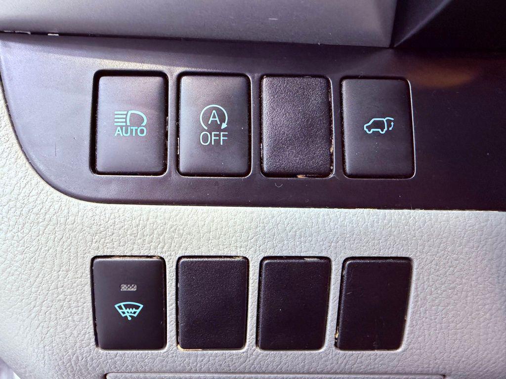 used 2018 Toyota Highlander car, priced at $19,888