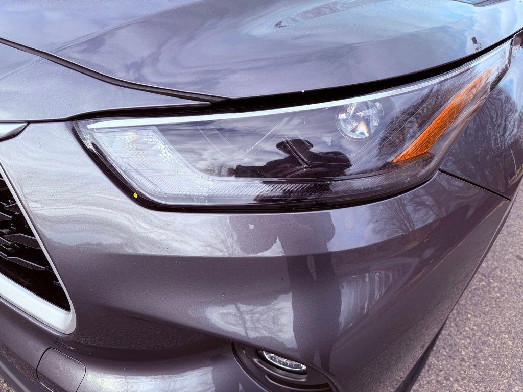 used 2023 Toyota Highlander car, priced at $27,988