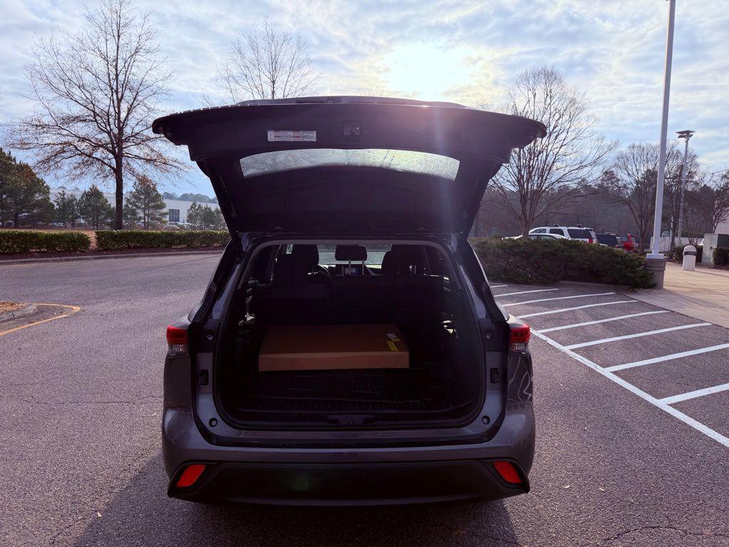 used 2023 Toyota Highlander car, priced at $27,988