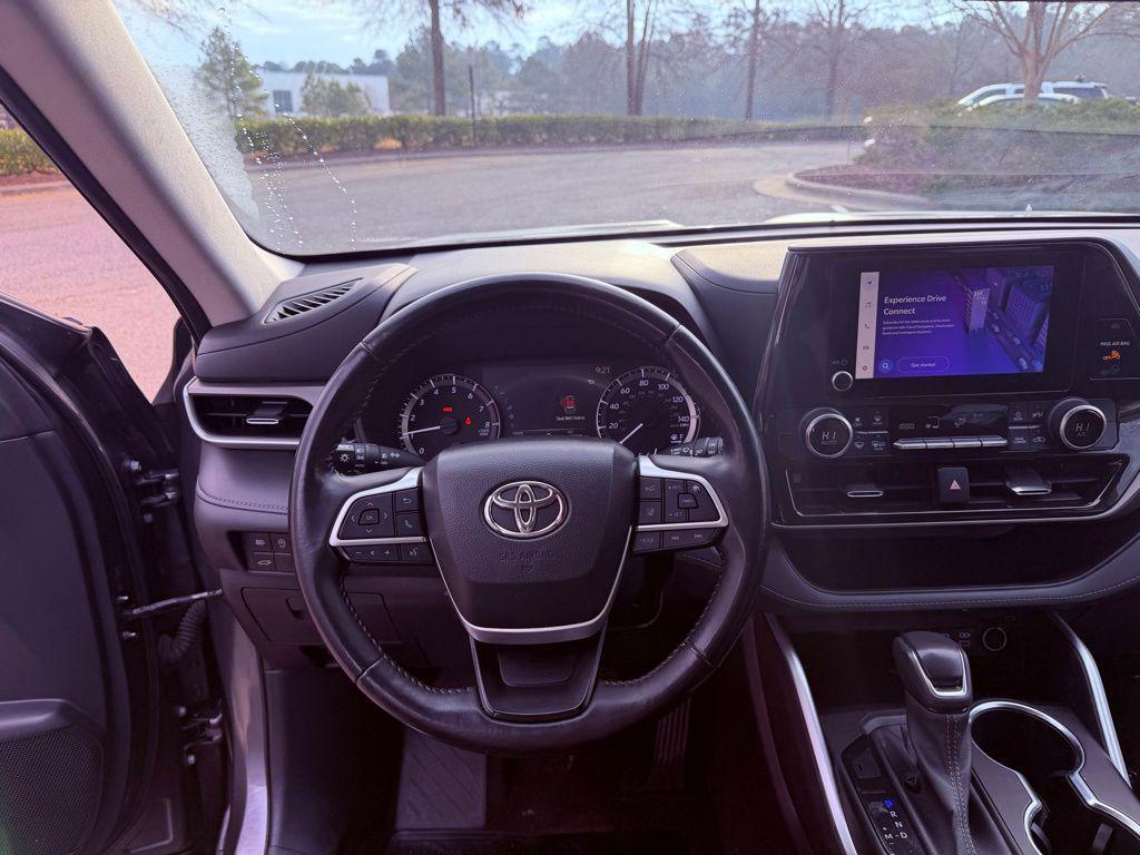 used 2023 Toyota Highlander car, priced at $27,988