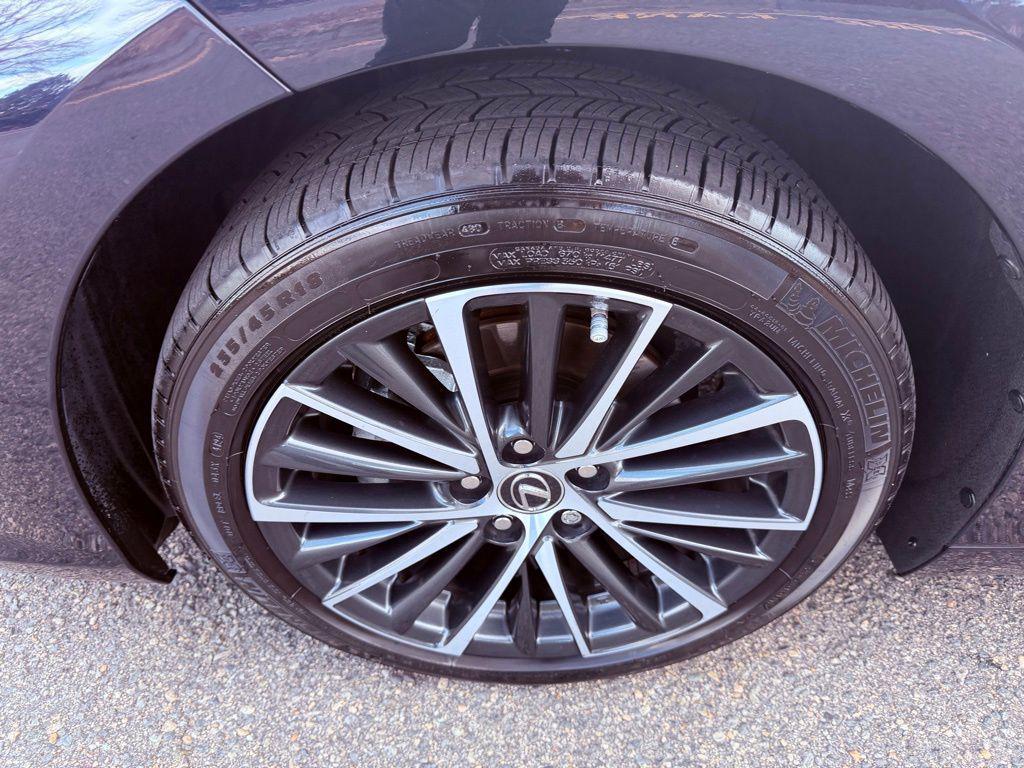 used 2025 Lexus ES 300h car, priced at $43,988