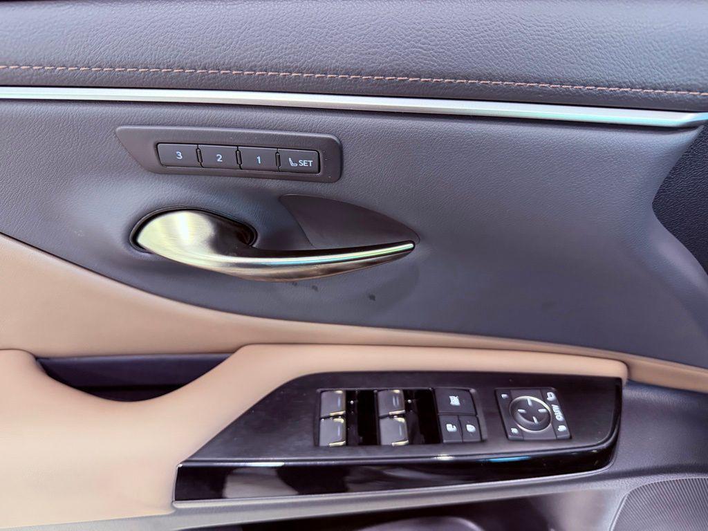 used 2025 Lexus ES 350 car, priced at $40,988