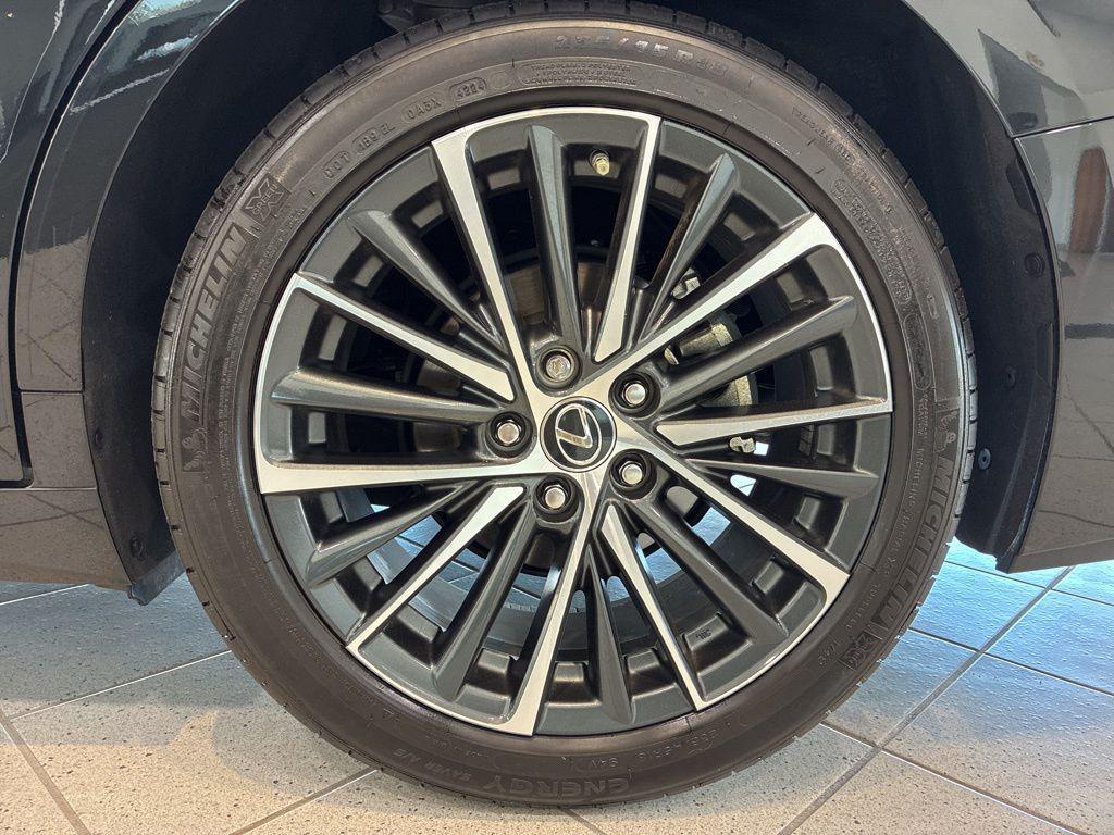 used 2025 Lexus ES 350 car, priced at $40,888