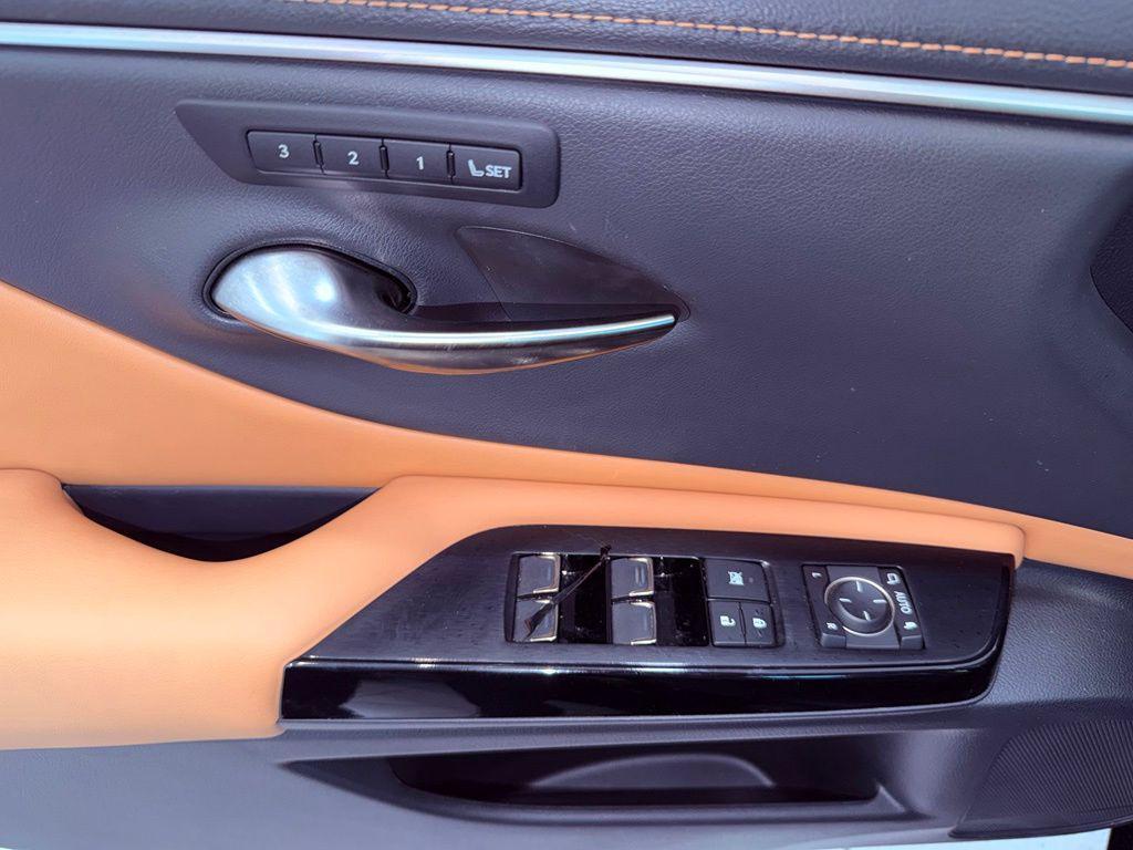 used 2024 Lexus ES 350 car, priced at $43,887