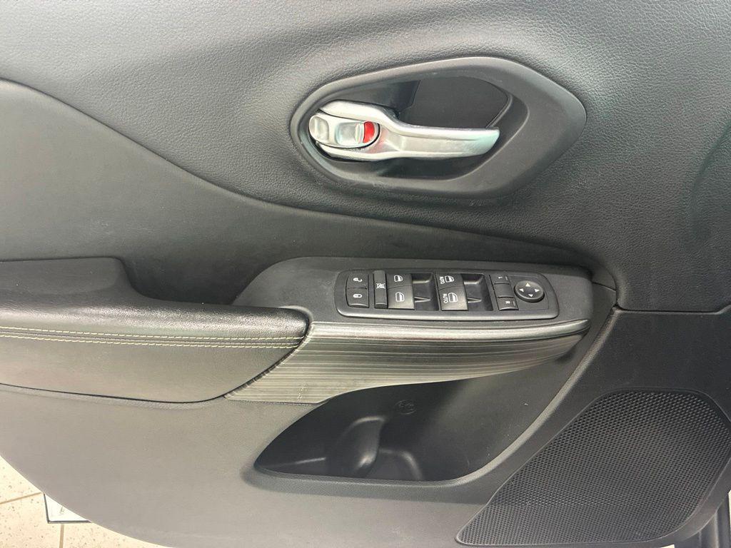 used 2016 Jeep Cherokee car, priced at $13,786