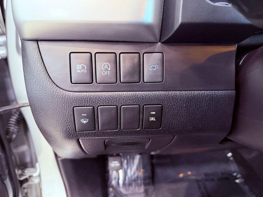 used 2018 Toyota Highlander car, priced at $14,988