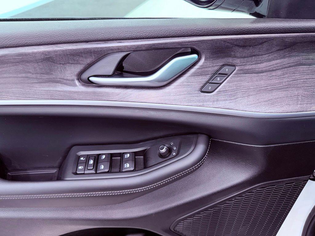 used 2024 Jeep Grand Cherokee car, priced at $37,488