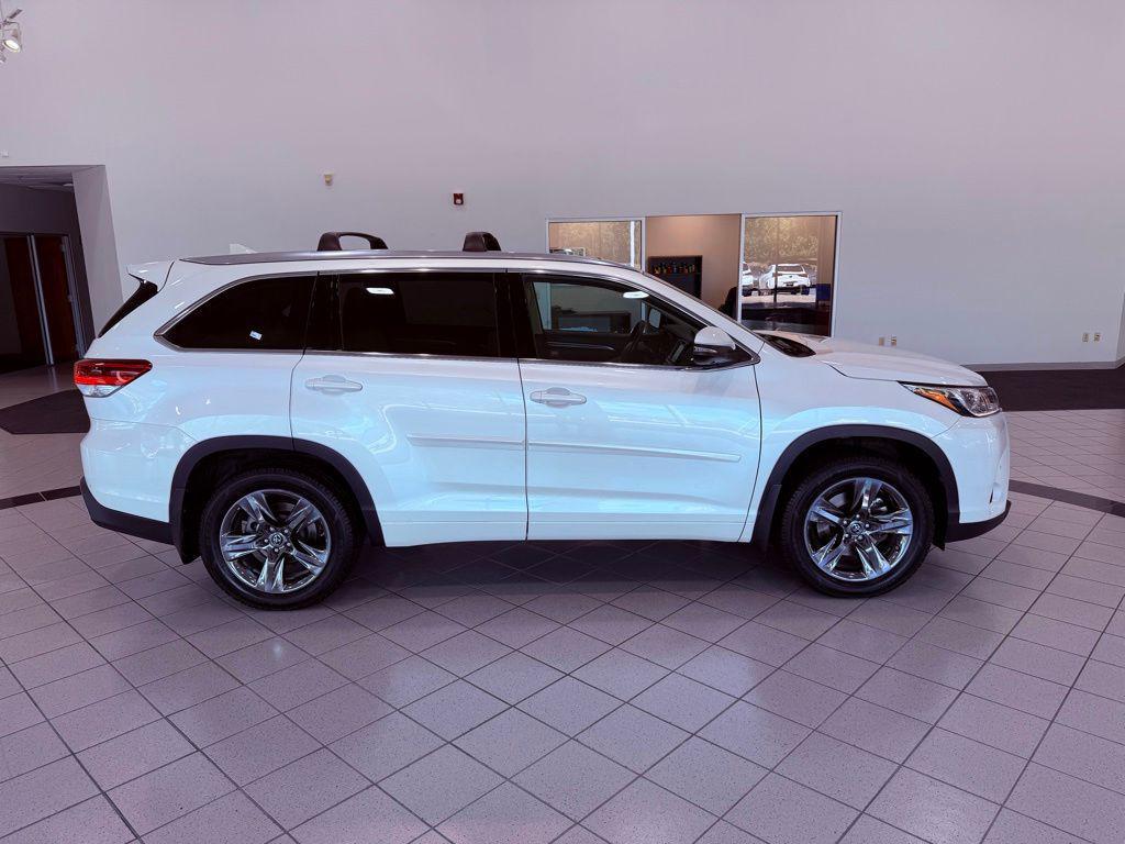 used 2018 Toyota Highlander car, priced at $28,488