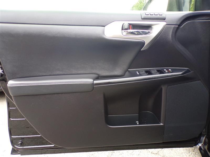 Lexus CT view 13