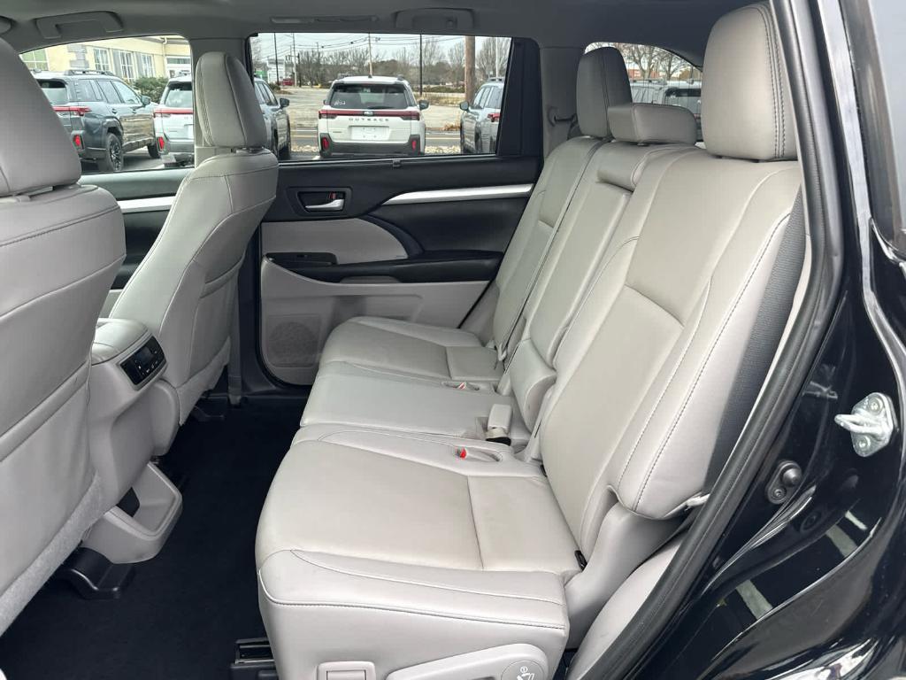 used 2019 Toyota Highlander car, priced at $26,998