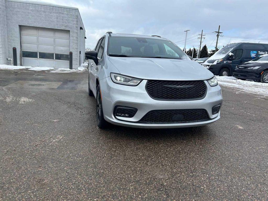 used 2023 Chrysler Pacifica car, priced at $34,995