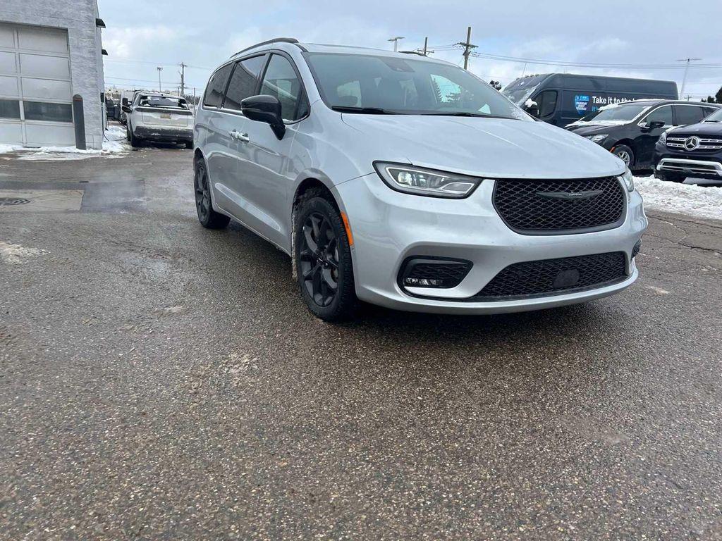used 2023 Chrysler Pacifica car, priced at $34,995