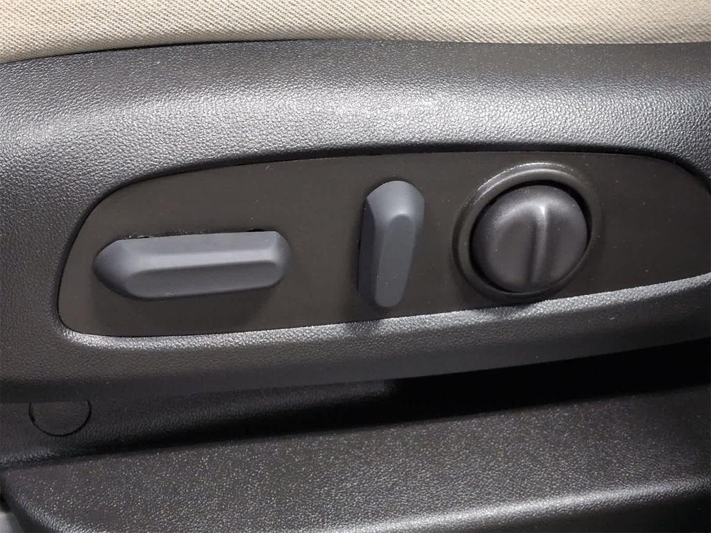 used 2023 Chevrolet Traverse car, priced at $20,095